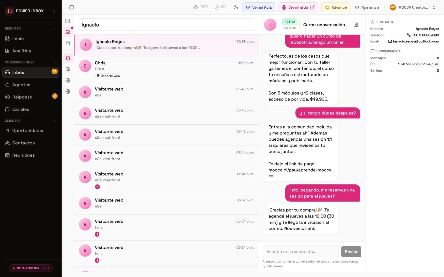 Power Inbox de Mocca: lista de conversaciones de WhatsApp y web, el chat abierto y la ficha del contacto a la derecha